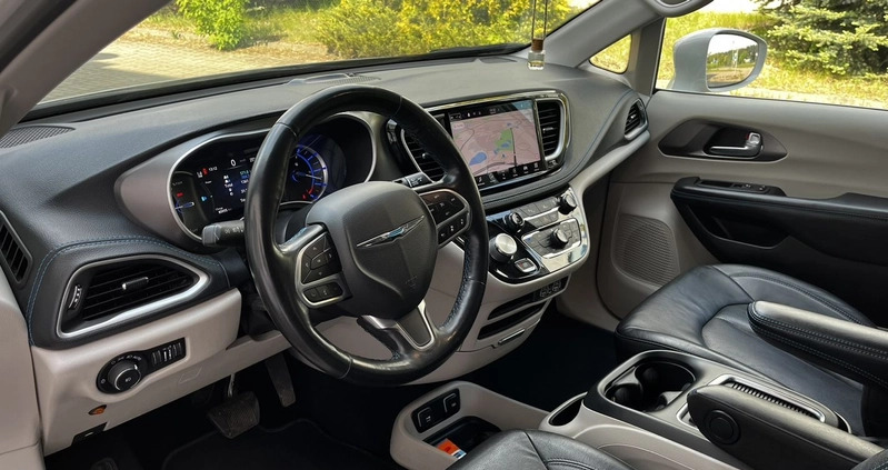 Chrysler Pacifica cena 179000 przebieg: 86000, rok produkcji 2021 z Łaszczów małe 781